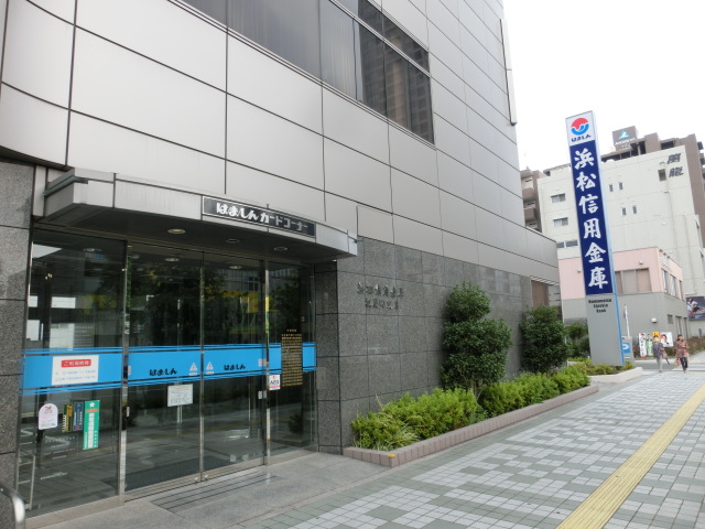 銀行：浜松信用金庫板屋町支店　156m