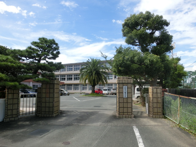 中学校：浜松市立八幡中学校　1906m