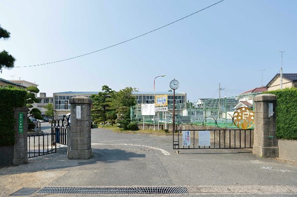 小学校：浜松市立広沢小学校　1060m