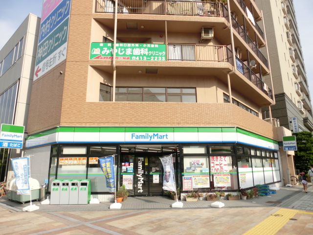 コンビ二：ﾌｧﾐﾘｰﾏｰﾄ 浜松中央一丁目店　166m