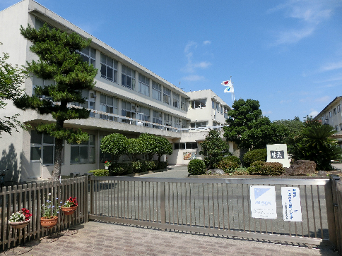 中学校：浜松市立蜆塚中学校　1072m