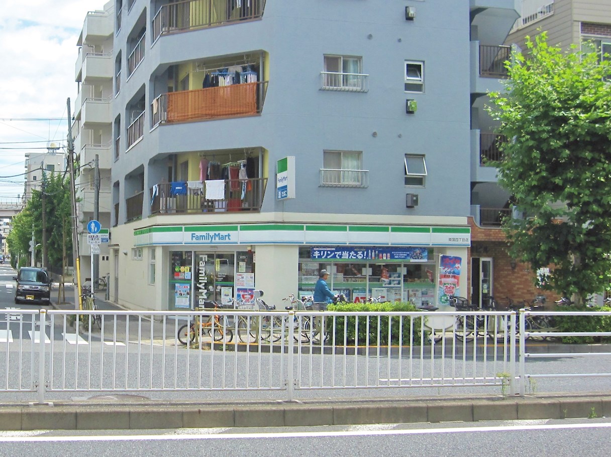 コンビ二：ﾌｧﾐﾘｰﾏｰﾄ 両国四丁目店　500m