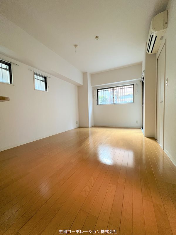 角部屋につき側窓あり♪