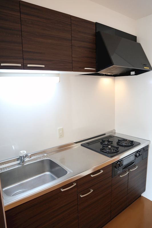 ワイド1800ｍｍサイズの３口システムキッチン