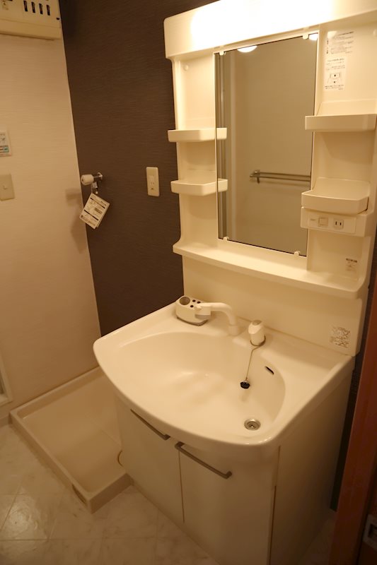 シャワー付き独立洗面台