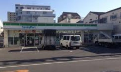 コンビ二：ﾌｧﾐﾘｰﾏｰﾄ 町屋八丁目店　2157m