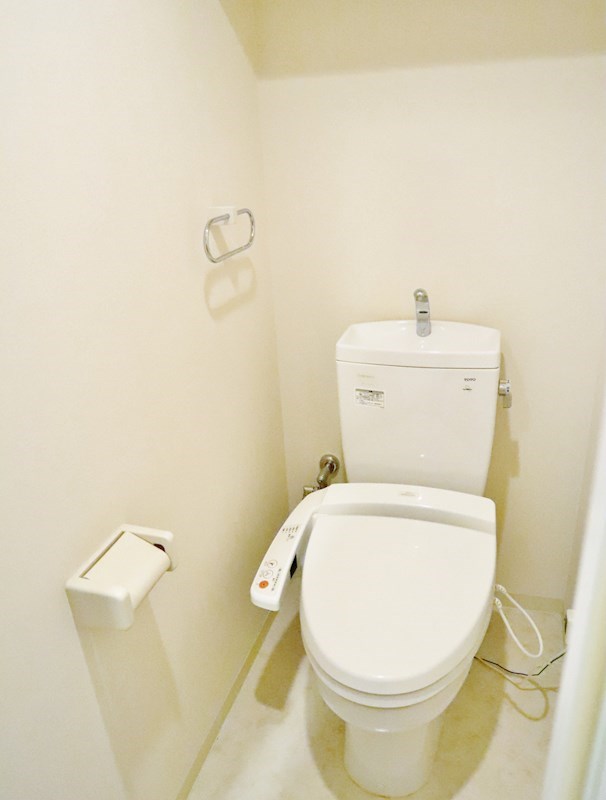 1Kタイプの温水洗浄便座付トイレ