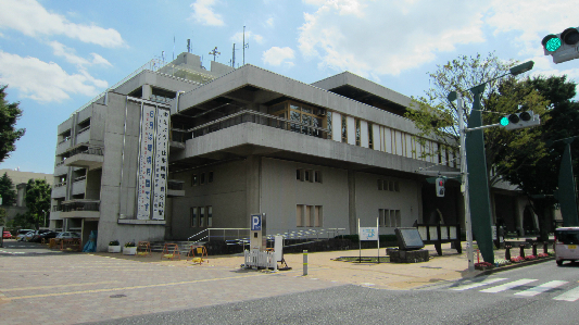 役所：三鷹市役所　137m