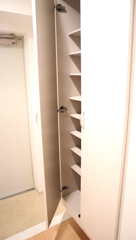 玄関収納もたっぷり