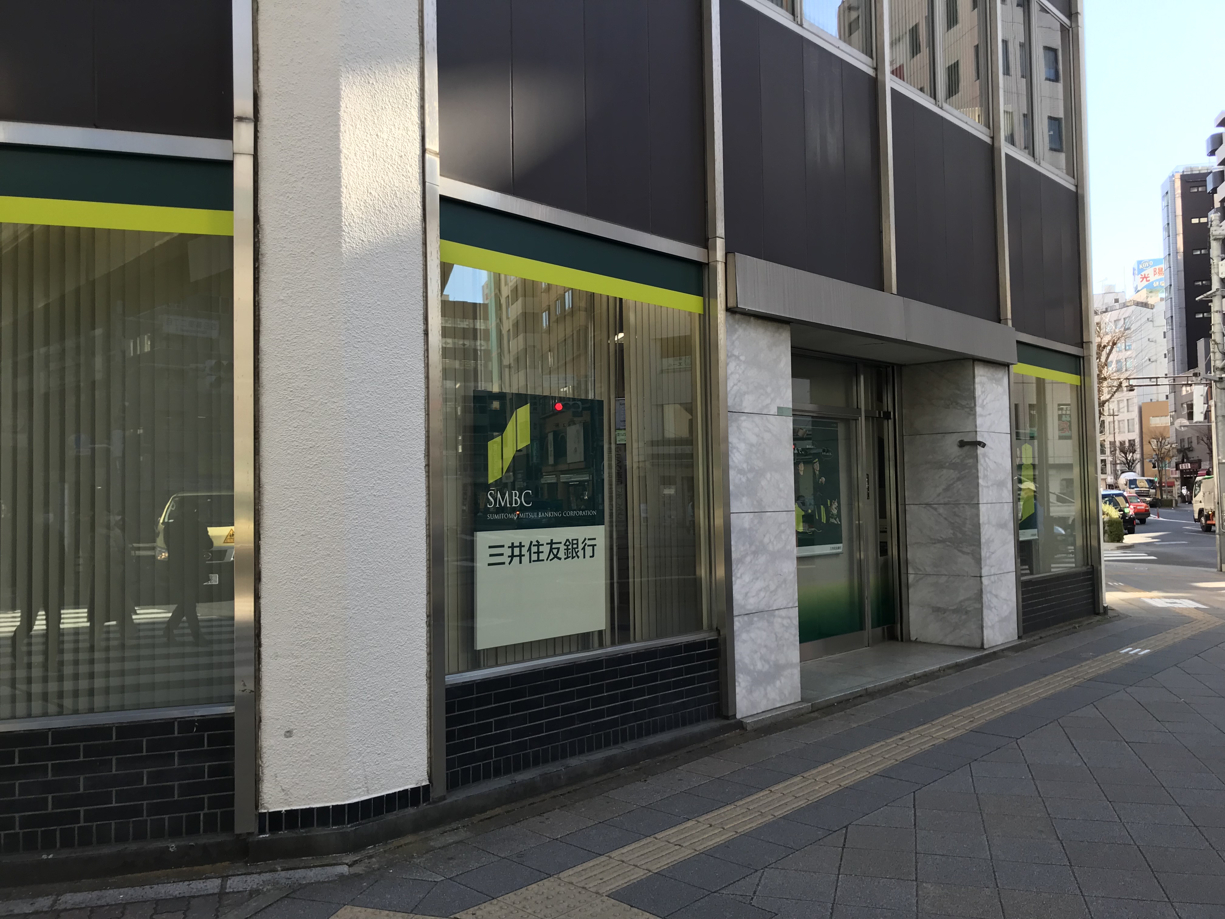 銀行：三井住友銀行日暮里支店　986m