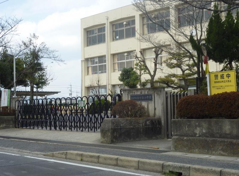小学校：栗東市立治田西小学校　1115m