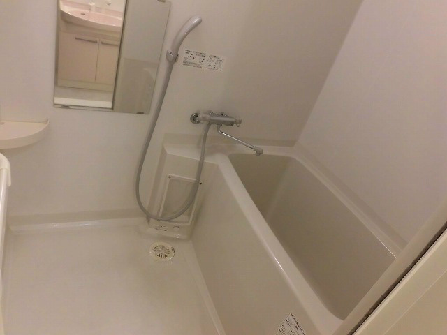 お風呂は高温差湯式追い焚き機能付きです。