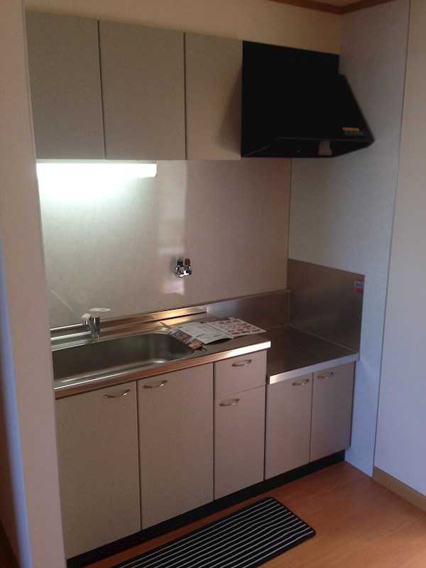 2口ガスコンロ設置可能なキッチン※写真は2Fのお部屋のものです。1Fも同じキッチンです。