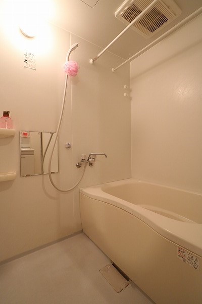 お風呂には浴室乾燥機付き。