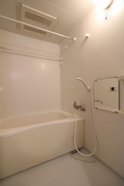 浴室乾燥機付のバスルーム