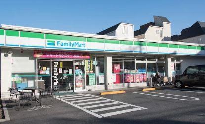 コンビ二：ﾌｧﾐﾘｰﾏｰﾄ 浮間中央通り店　106m