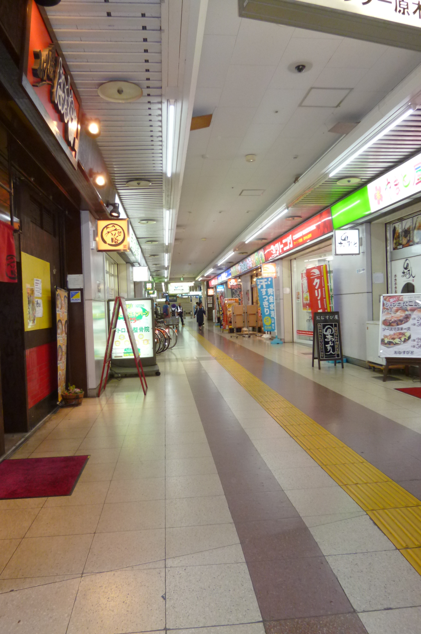 商店街：原木中山駅中商店街　424m