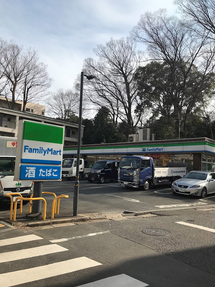 コンビ二：ﾌｧﾐﾘｰﾏｰﾄ 上荻青梅街道店　438m