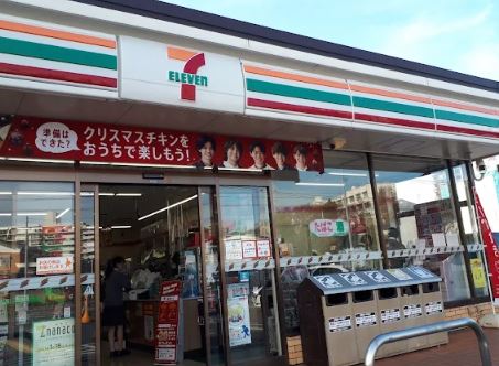 コンビ二：ｾﾌﾞﾝｲﾚﾌﾞﾝ 鳩ヶ谷里中学校前店　410m　近隣
