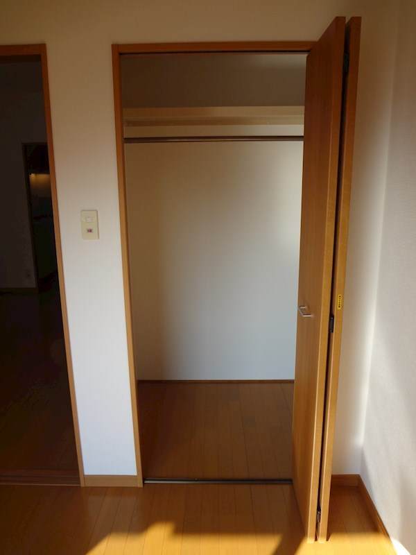 洋室のクローゼット。