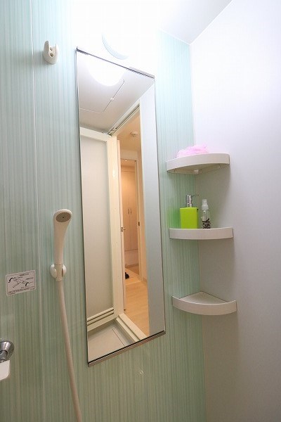 浴室鏡、物置棚