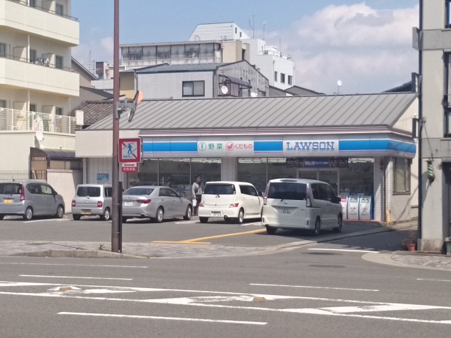 コンビ二：ﾛｰｿﾝ 二条駅前店　15m　近隣