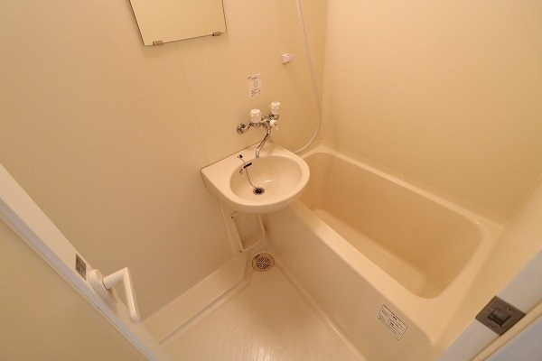 もちろんバスとトイレはセパレートです。