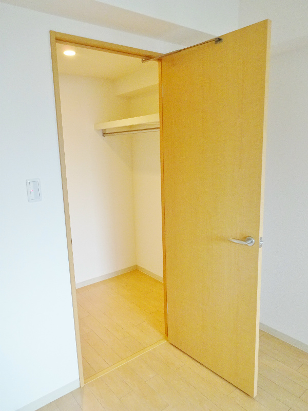 ウォークインクローゼットで広々収納！