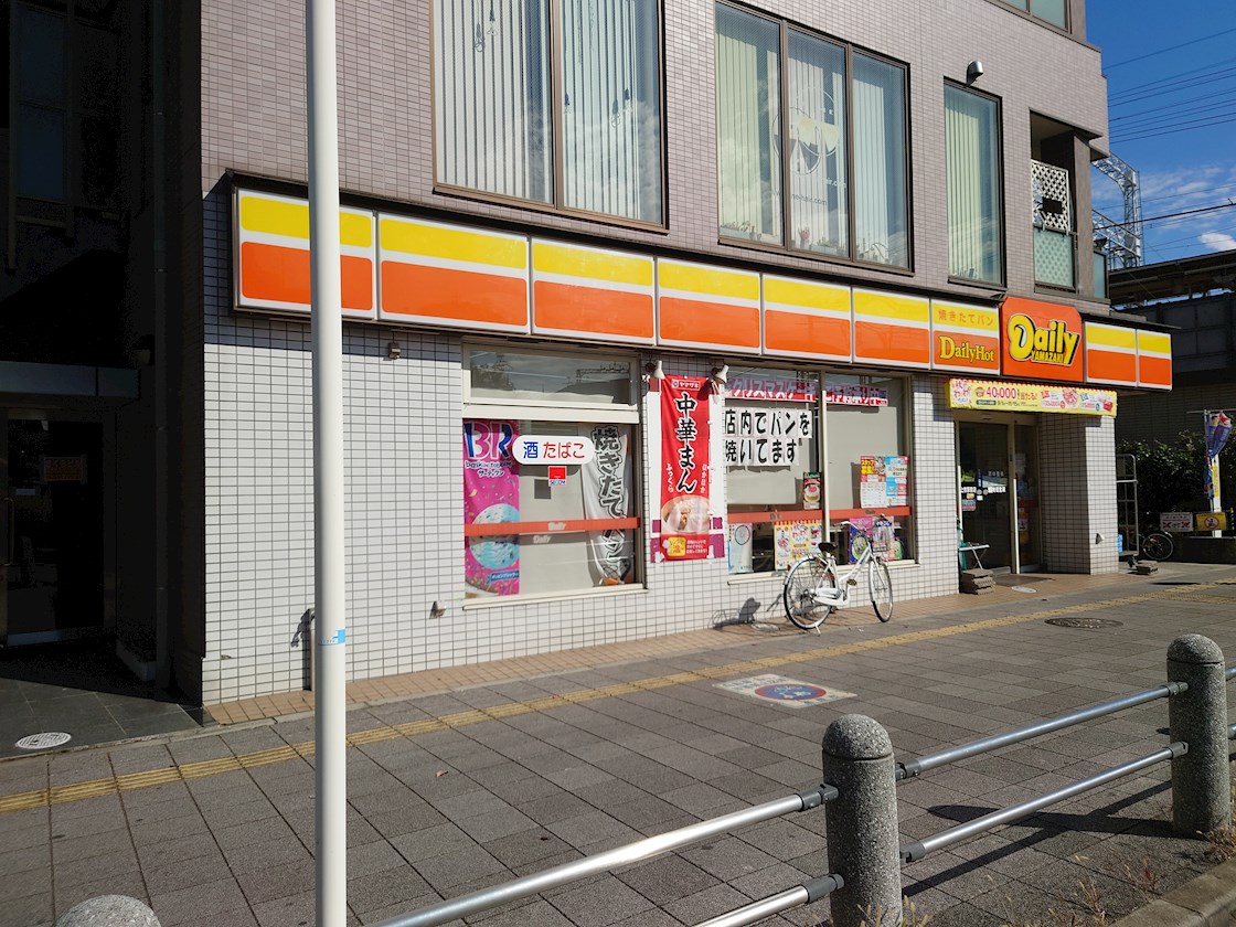 コンビ二：ﾃﾞｲﾘｰﾔﾏｻﾞｷ 上牧駅前店　291m