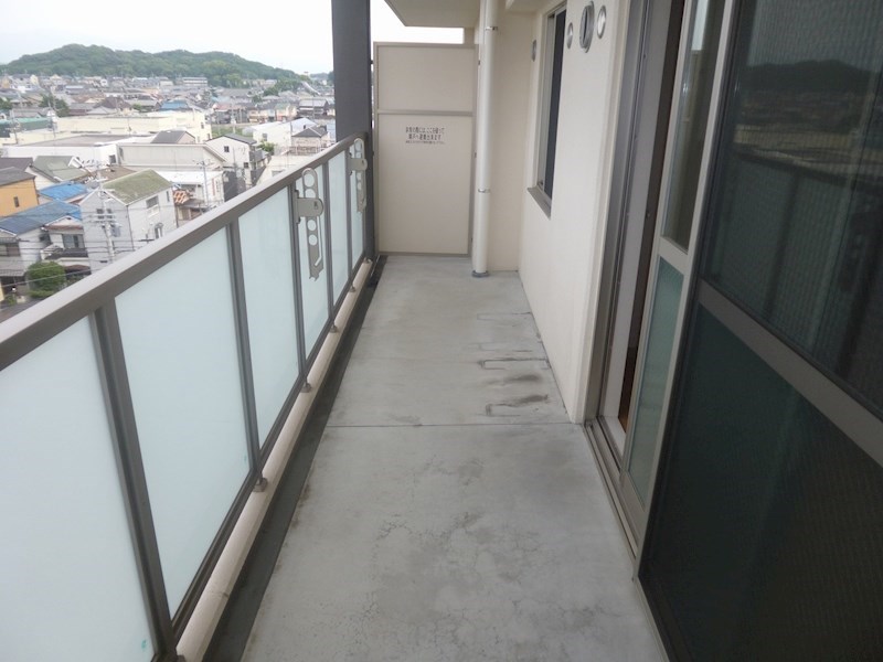 幅が広めのベランダです。