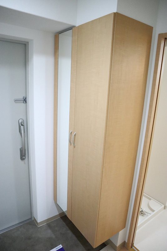 収納には鏡も付いてます
