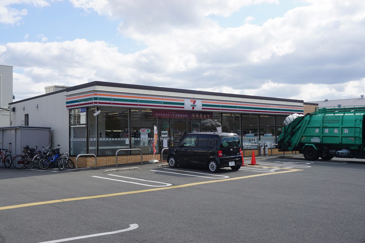 コンビ二：ｾﾌﾞﾝｲﾚﾌﾞﾝ 羽曳野伊賀4丁目店　317m