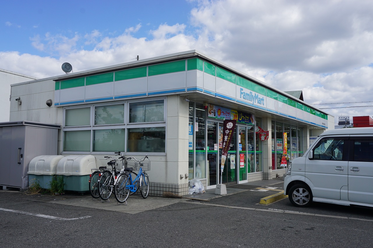 コンビ二：ﾌｧﾐﾘｰﾏｰﾄ はびきの五丁目店　285m
