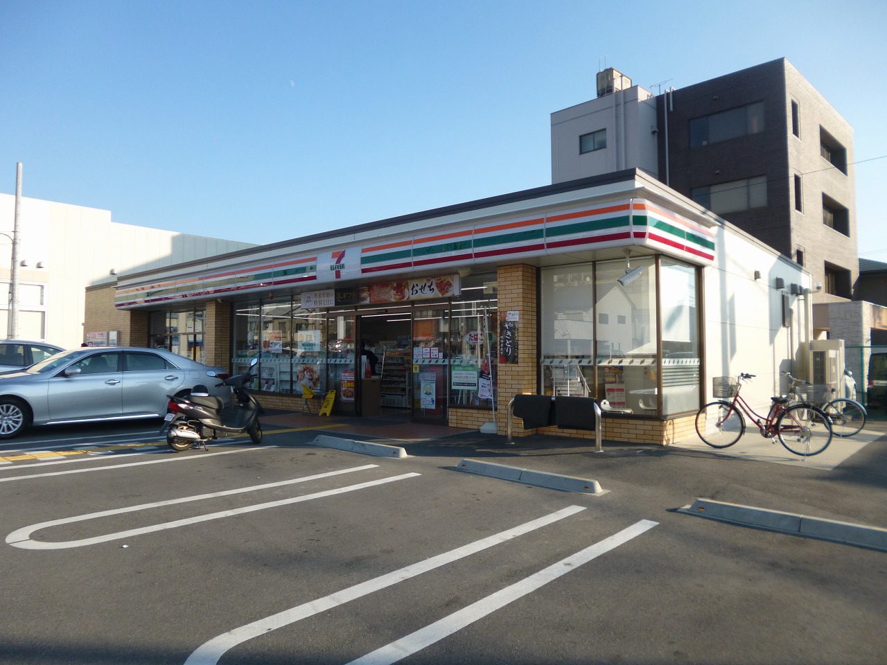 コンビ二：ｾﾌﾞﾝｲﾚﾌﾞﾝ 奈良八軒町店　137m