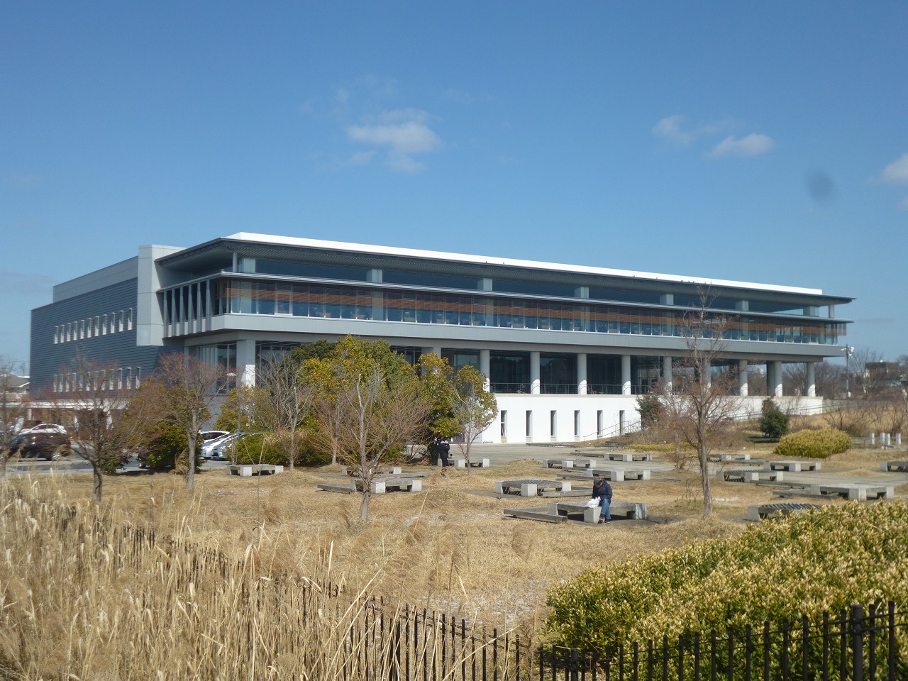 図書館：奈良県立図書情報館　1118m