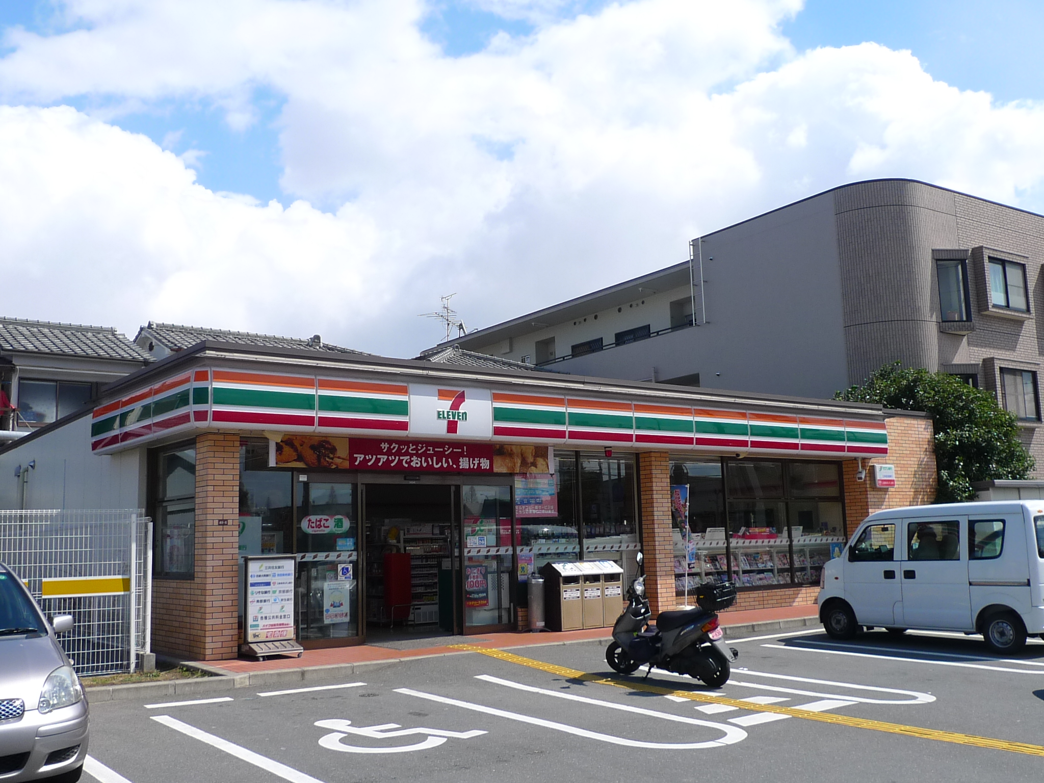 コンビ二：ｾﾌﾞﾝｲﾚﾌﾞﾝ 高槻体育館前店　79m