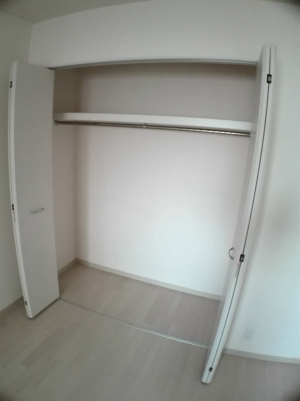 玄関側洋室のクローゼット