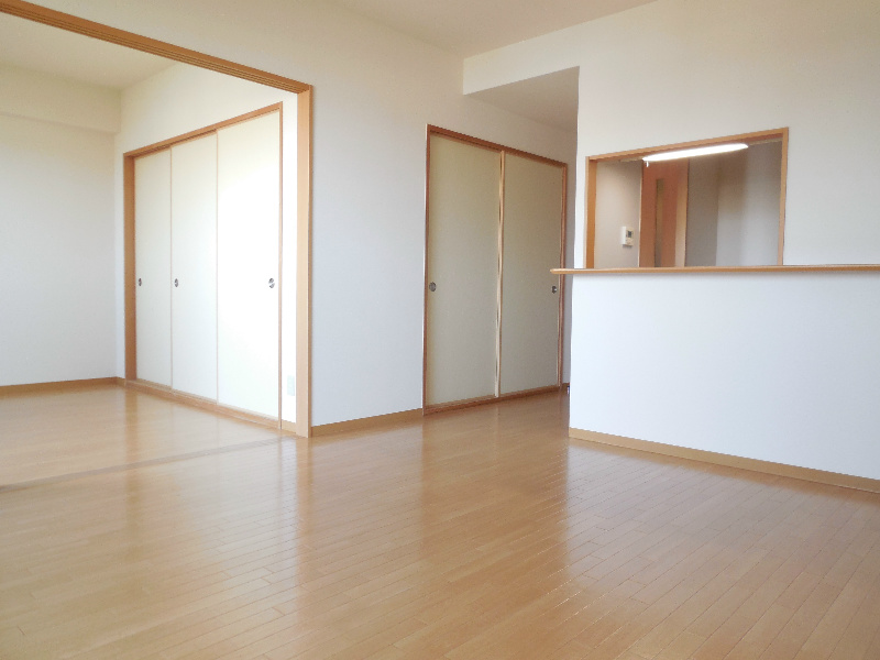 ベランダ側の洋室を開放すれば2ＬＤＫとしても使えます！