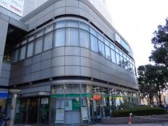 銀行：埼玉りそな銀行 武蔵浦和支店　853m