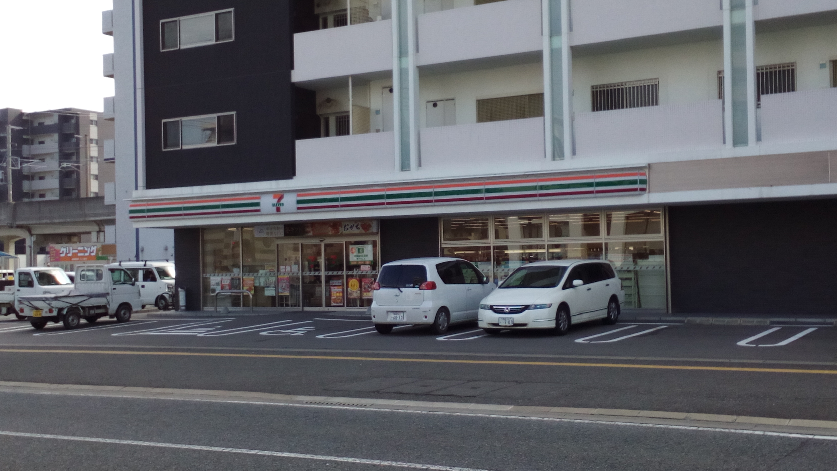 コンビ二：ｾﾌﾞﾝｲﾚﾌﾞﾝ 九大学研都市駅前店　1206m