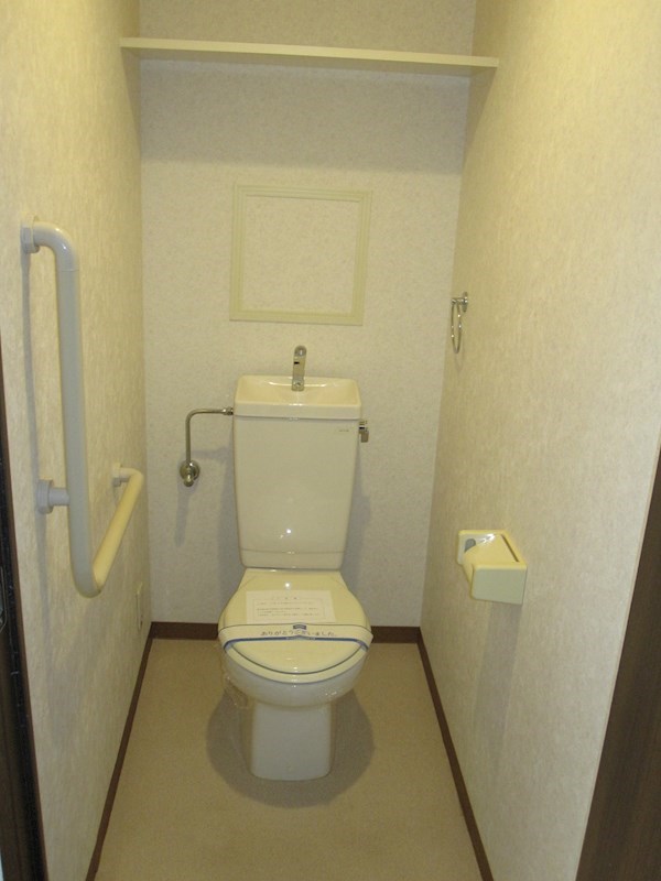 トイレに手摺りがついています