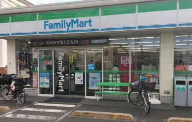 コンビ二：ﾌｧﾐﾘｰﾏｰﾄ 田柄二丁目店　555m