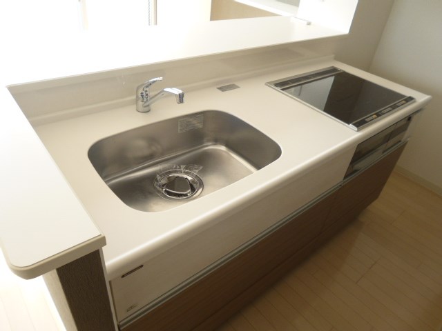 IH2口　ラジェンド1口。グリル付きでお料理も捗ります！