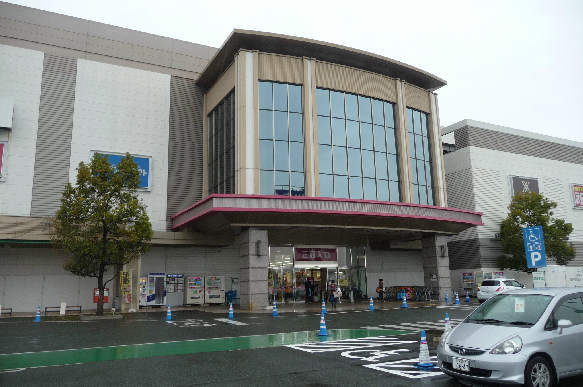 ショッピング施設：ゆめﾀｳﾝ佐賀　831m