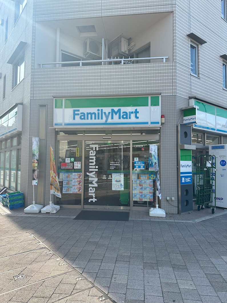 コンビ二：ファミリーマート 芦花公園駅南店　100m