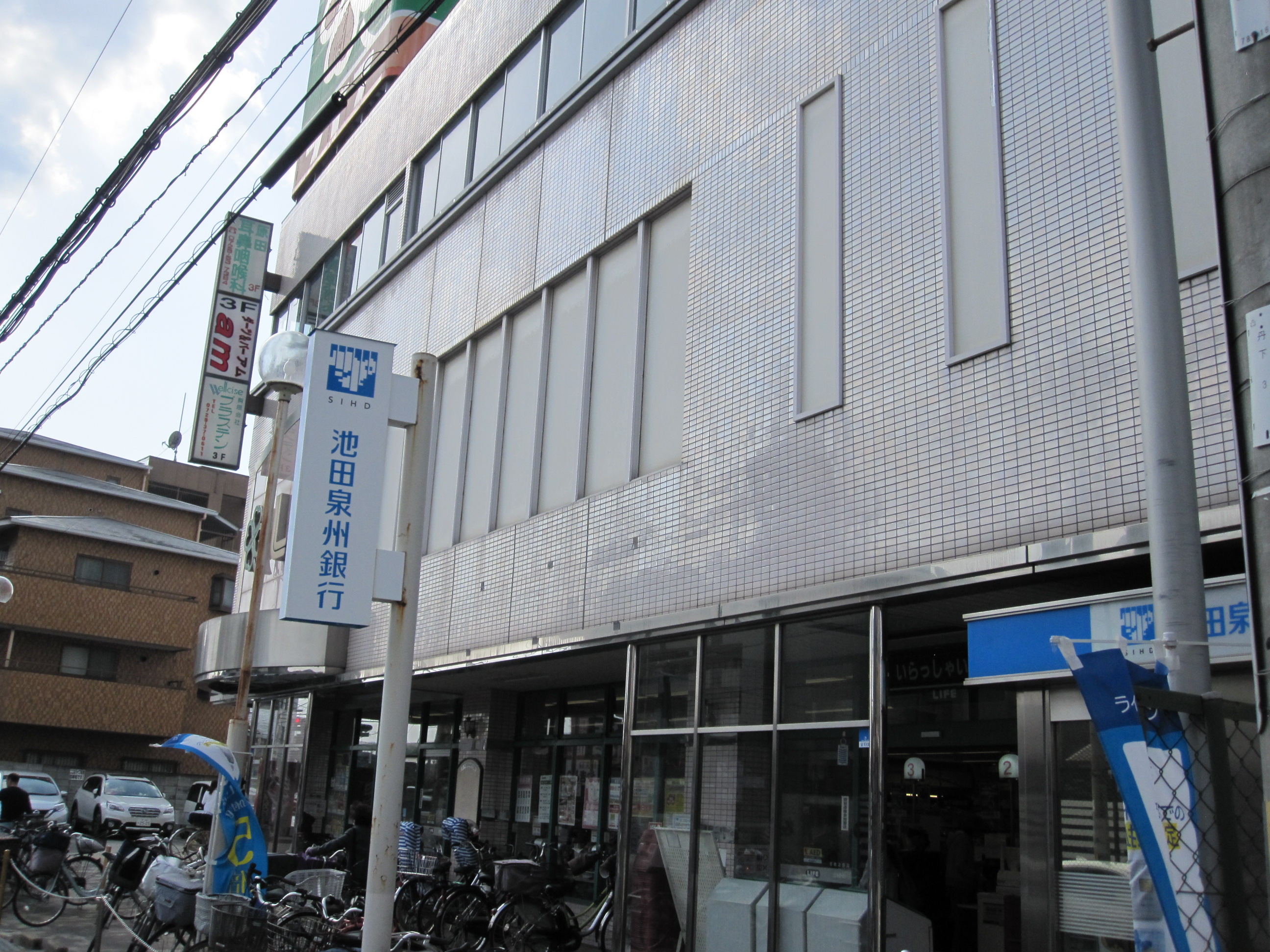 銀行：池田泉州銀行羽曳野支店　168m