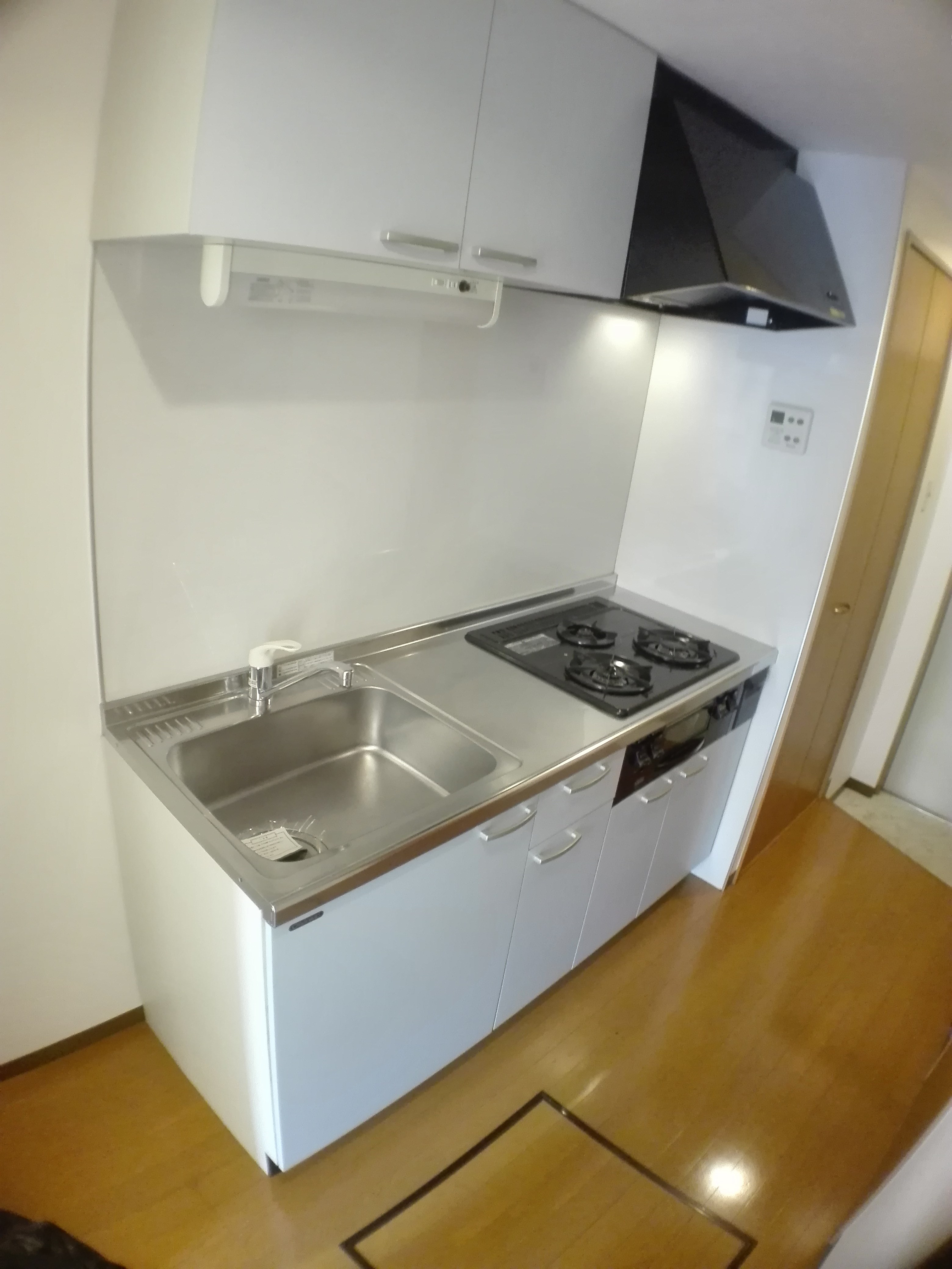 ワイド1,650ｍｍサイズの3口システムキッチン