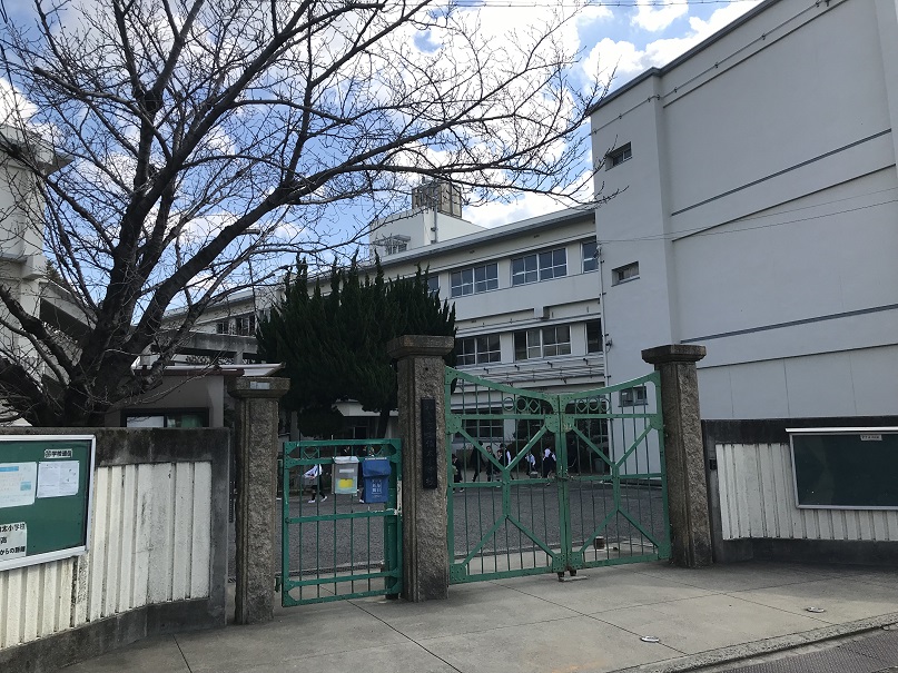 小学校：和泉市立伯太小学校　721m