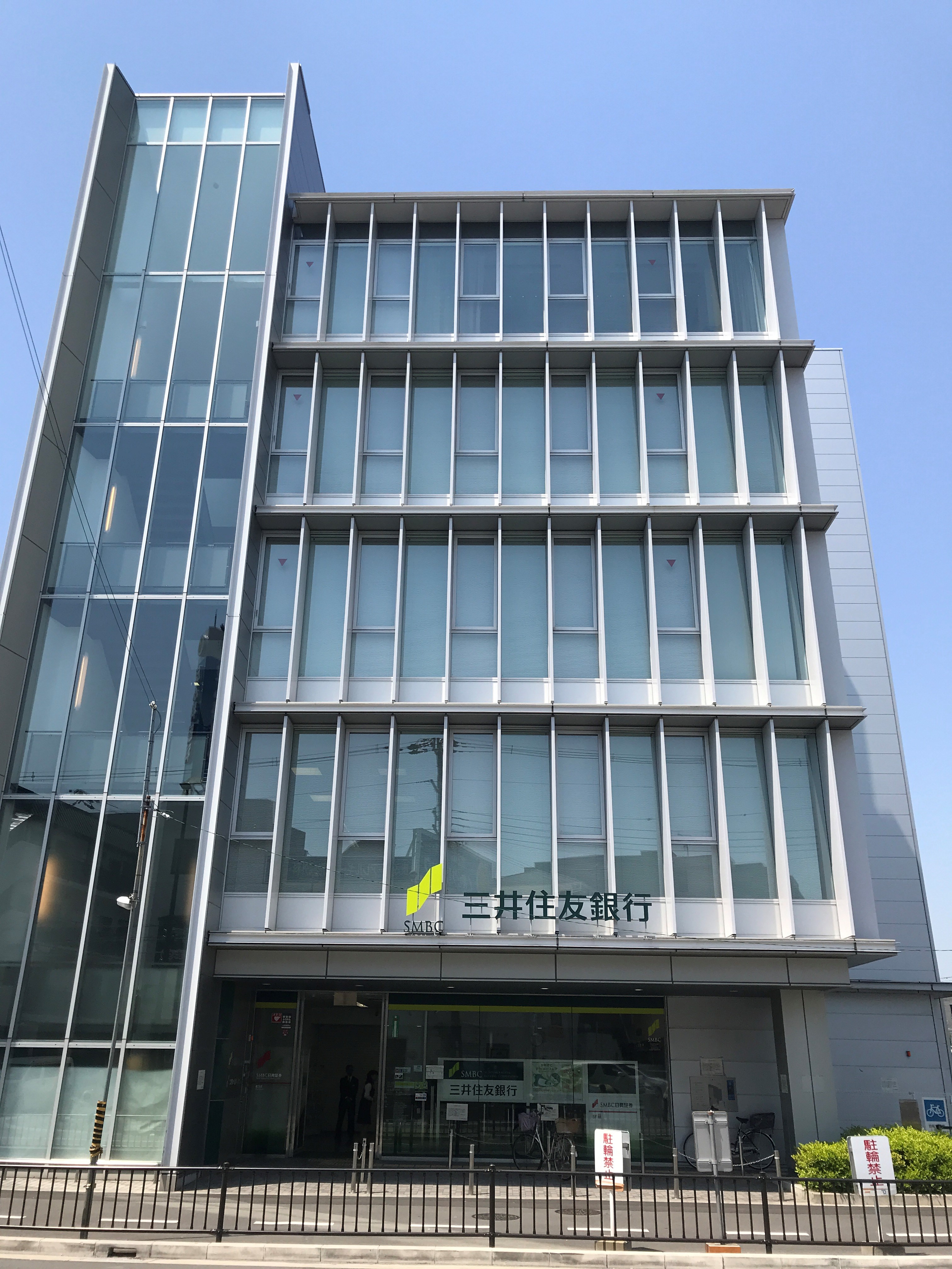 銀行：三井住友銀行 鳳支店　360m