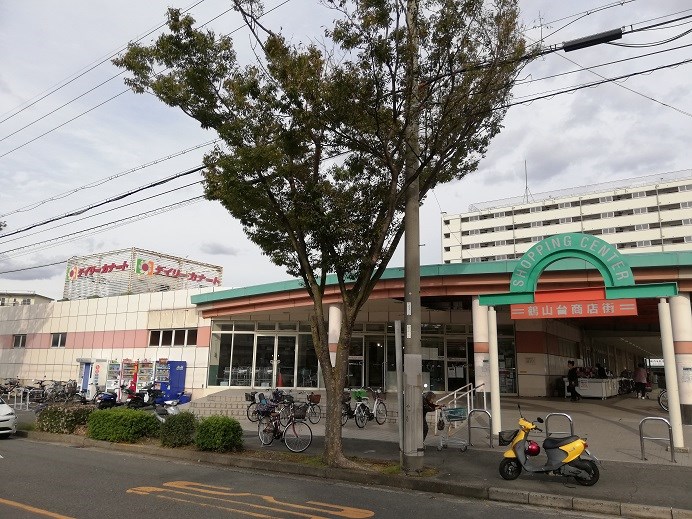 スーパー：ﾃﾞｲﾘｰｶﾅｰﾄ鶴山台店　1276m